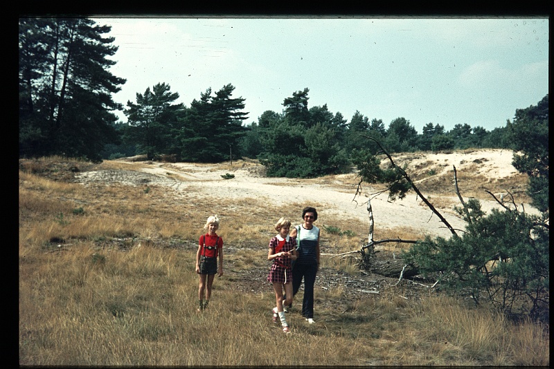 03.Veluwe aug 1973 Ilse,Marion,Peter.JPG